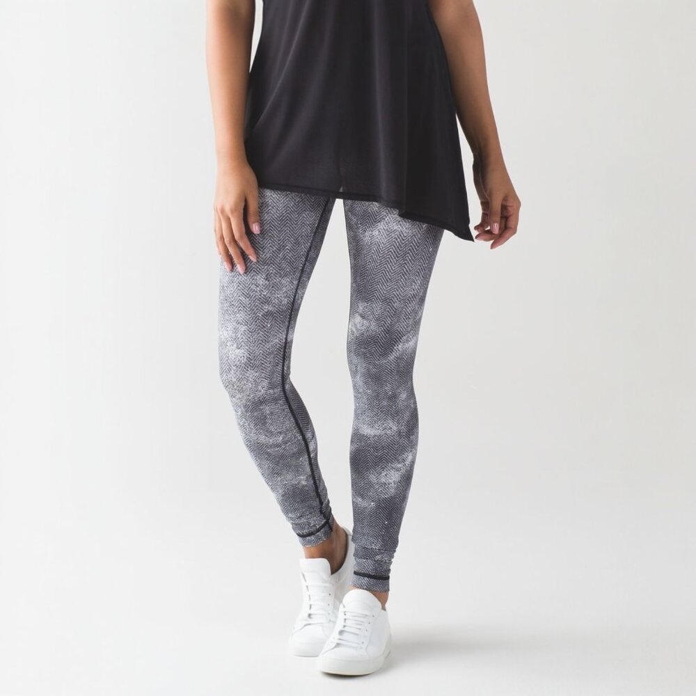 LULULEMON WUNDER UNDER PANTS III IN DIFFUSION WHITE BLACK SIZE 4